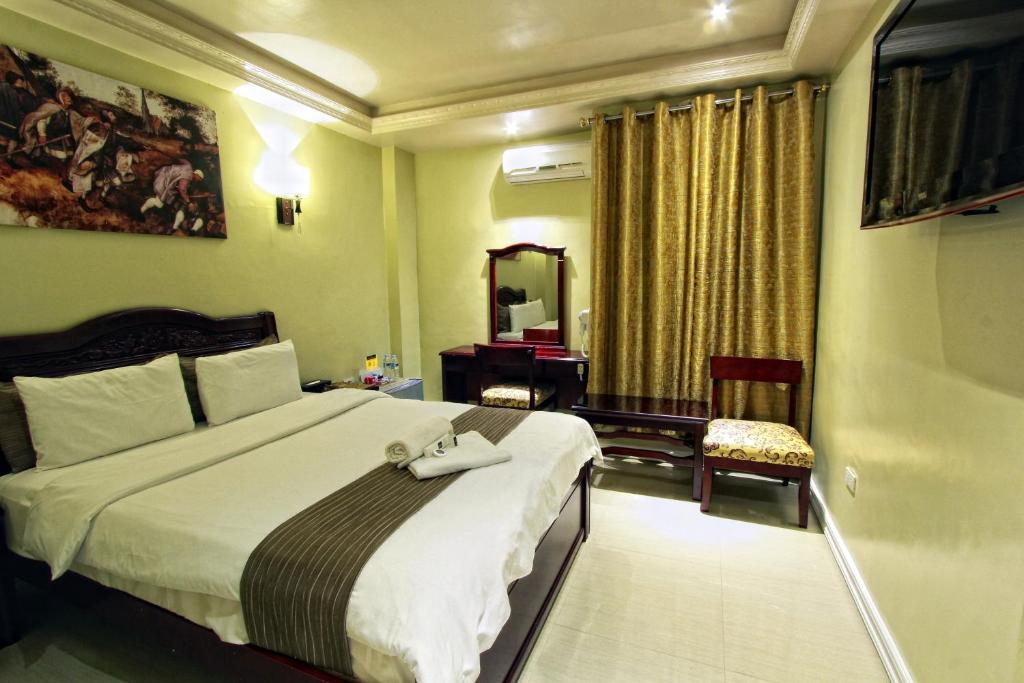 Clark Imperial Hotel Angeles Room photo